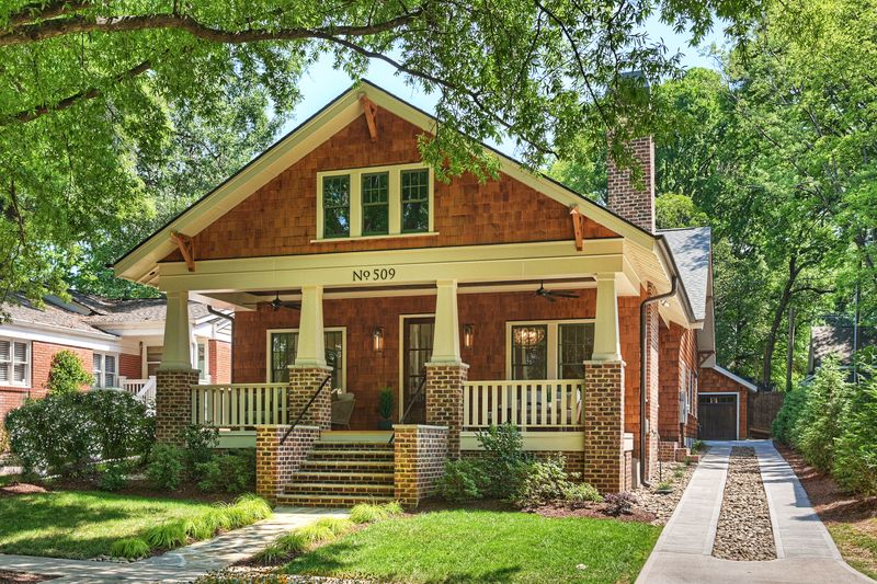 Craftsman front exterior of 509 E Tremont