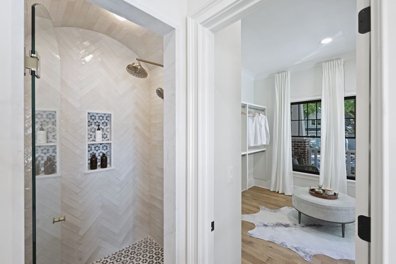 Primary bath, second angle