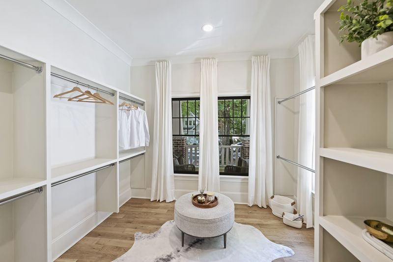 Primary dressing room