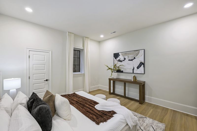 Bedroom, second angle