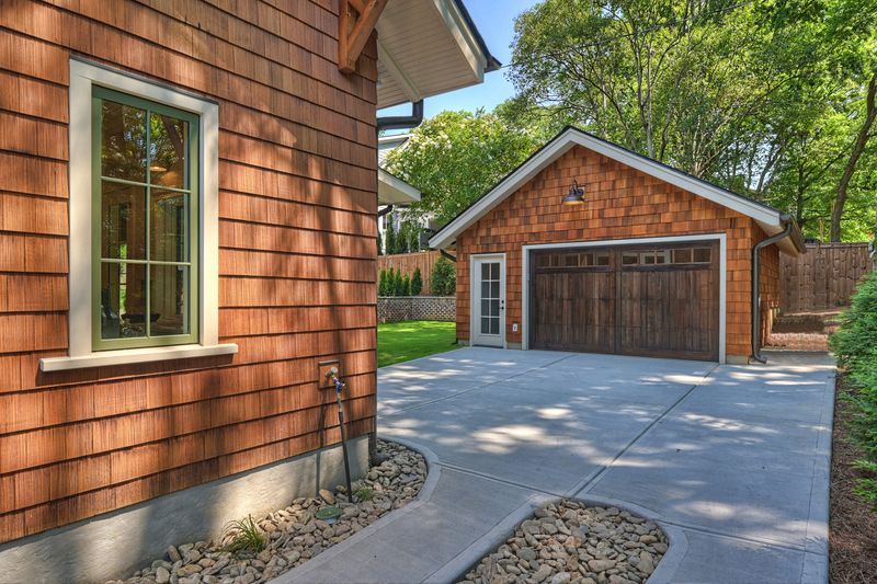 Detached garage